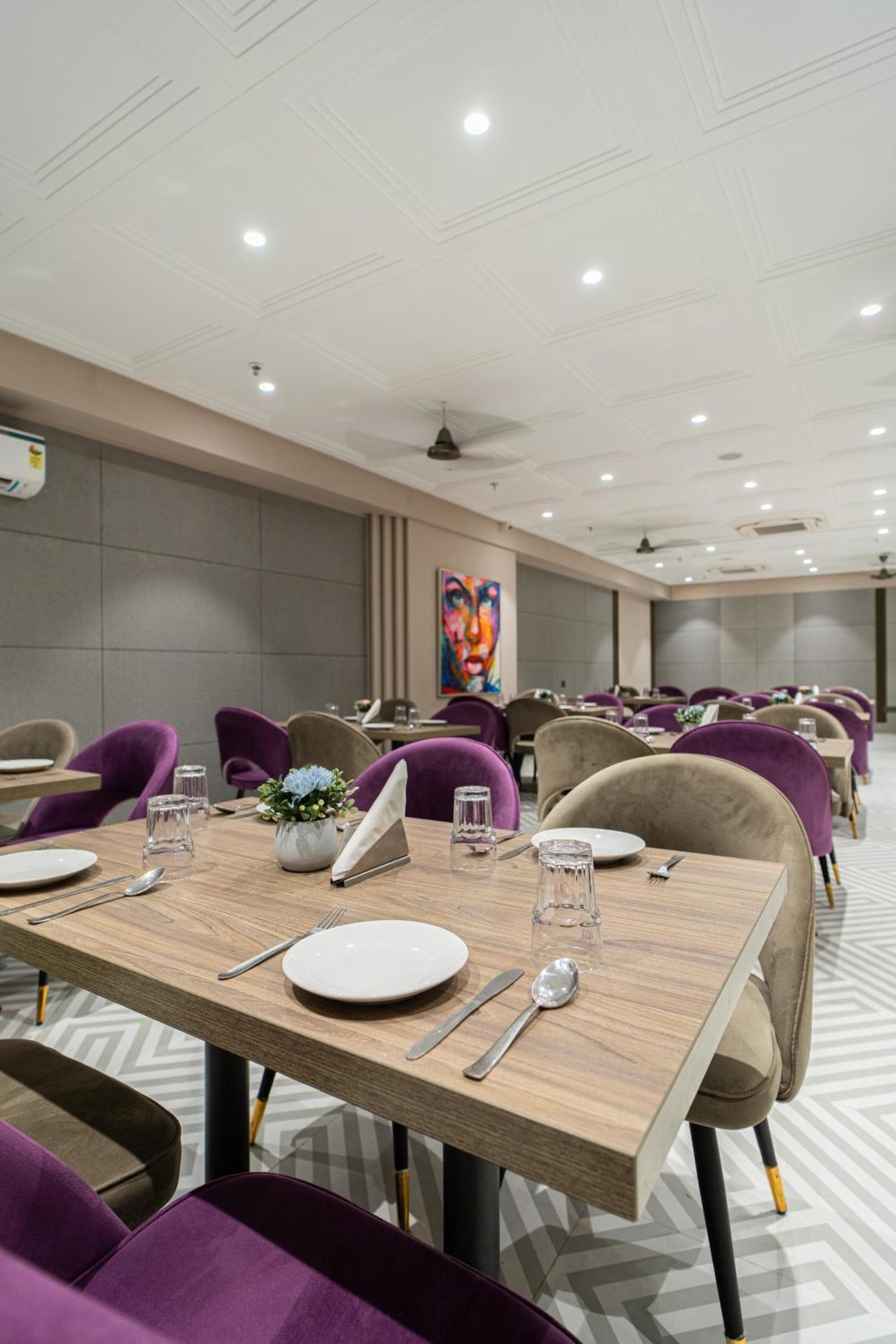 Hotel Sunstar Grand Delhi  Exterior foto