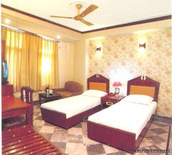 Hotel Sunstar Grand Delhi  Zimmer foto