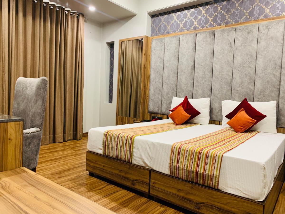 Hotel Sunstar Grand Delhi  Exterior foto